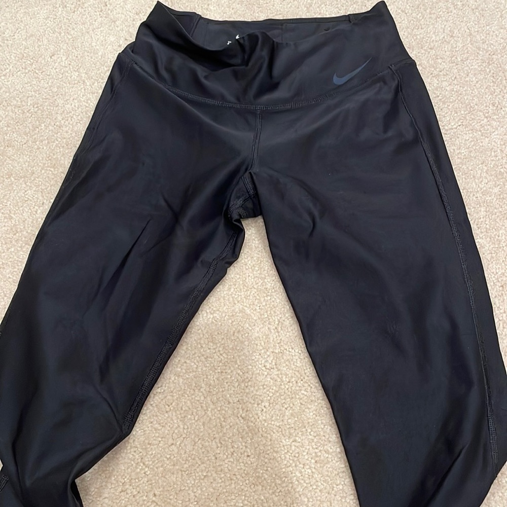nike cropped leggings 🤍